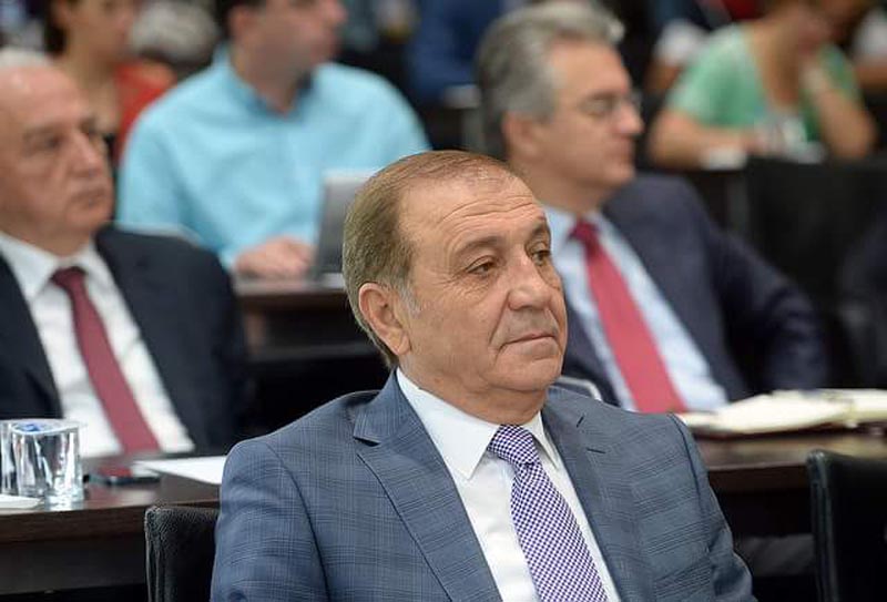 ESKİ BAŞKAN VİRÜSE YAKALANDI