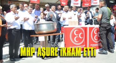 Karaman'da MHP'li kadınlardan aşure ikramı