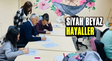 Bu kursta hayaller siyah beyaz yansıtılıyor
