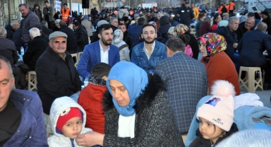 Ayrancı Belediyesi’nin iftarında binlerce hemşehri bir araya geldi