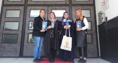AK Parti Kadın Kolları Kapı Kapı Geziyor