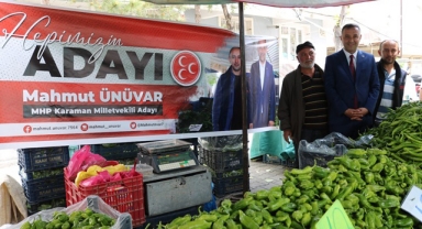Pazar esnaflarından Ünüvar’a pankart sürprizi
