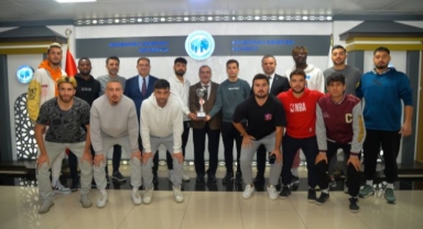 KMÜ Futbol Takımı şampiyon oldu