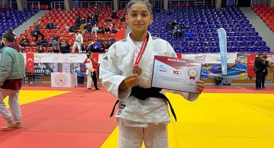 Elmas Göktaş'dan bronz madalya