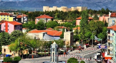 Köprümüz yoksa da geçmeye; Alikopterle gideriz seçmeye!