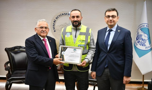 Heimlich manevrasıyla genci kurtaran valeye Büyükkılıç'dan teşekkür belgesi