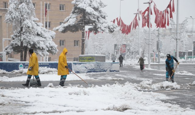 Kayseri kent merkezi, beyaz örtüyle kaplandı