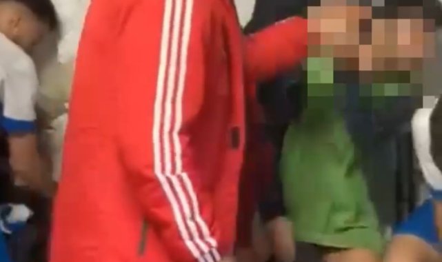Kayseri'de antrenörden futbolcuya darp; o anlar kamerada