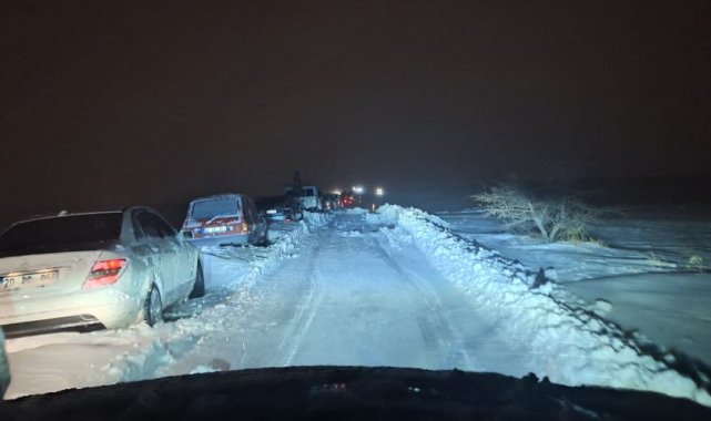 Kayseri'de kardan kapanan 465 mahalle yolundan 230'u açıldı