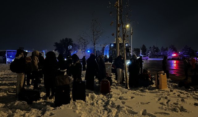 Kayseri'de servis midibüsü ile yolcu otobüsü çarpıştı: 17 yaralı