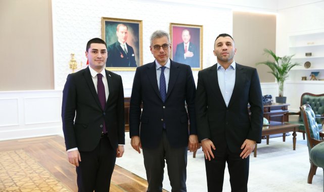 Sağlık Bakanı Memişoğlu, TEF Başkanı Mert Şener ve Milli Boksör Yıldırım'ı kabul etti