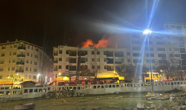 Sivas'ta dershane çatısında yangın