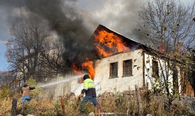 Sivas'ta evde yangın: 1 yaralı