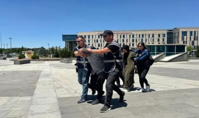 Atatürk Anıtı'na baltayla saldıran dayı ile yeğenin hapis cezası onandı
