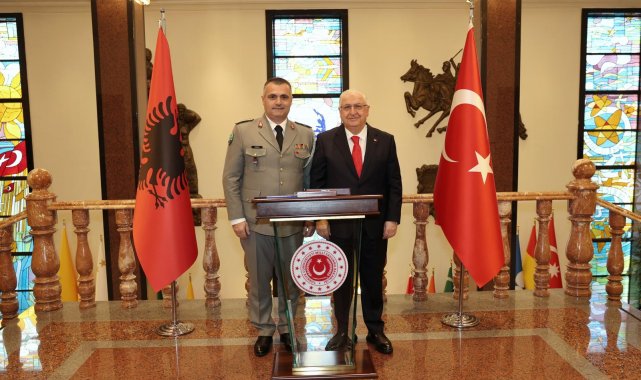 Bakan Güler, Arnavutluk Genelkurmay Başkanı Korgeneral Kingji'yi kabul etti