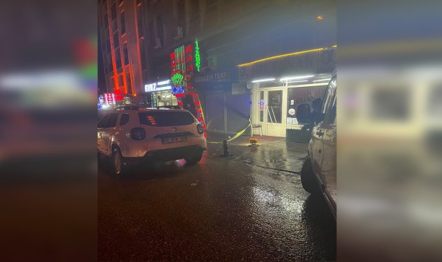 Büfeciyle tartıştı, iş yerini yakmaya çalıştı; o anlar güvenlik kamerasında