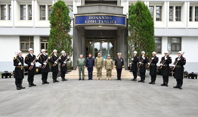 Genelkurmay Başkanı Orgeneral Gürak, TCG Oruçreis Fırkateyni'nde incelemelerde bulundu