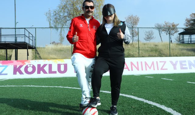 Görme engelli çift, futbolla hayata bağlandı