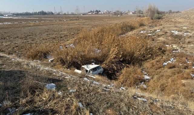Otomobil su kanalına uçtu: 3 yaralı