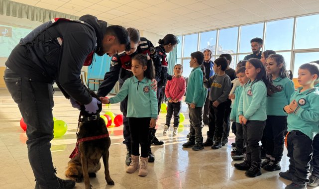Sivas'ta jandarma köpeği 'Zanka' özel çocuklara gösteri yaptı