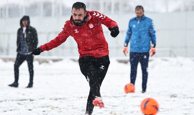 Sivasspor antrenmanına kar engeli