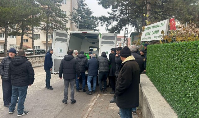 Tamir ettiği otomobilin egzoz gazından zehirlendi