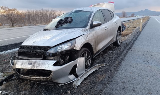 Kayseri'de otomobil refüje düştü: 4 yaralı