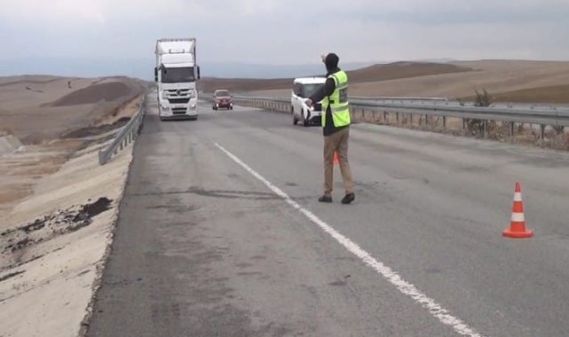 Kırşehir'de 11 kaçak göçmen ile 1 organizatör yakalandı