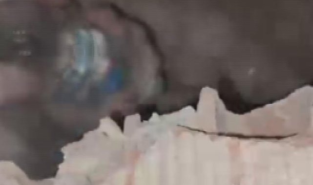 Konya'da 4 katlı bina çöktü: Enkazdan 3 kişi kurtarıldı, 2 kişiye ulaşılmaya çalışılıyor