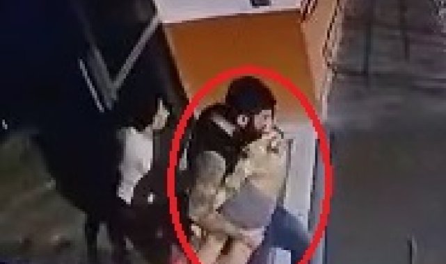 Silahından çıkan saçmalarla vurulan oğlunu ambulansa taşıyıp kendini eve kilitlemiş