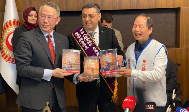 AK Parti'li Bayram'ın, 'Buğday Tanesi' kitabı Çinceye çevrildi
