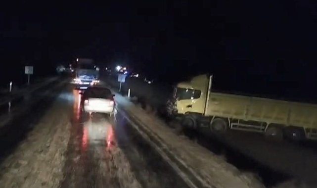 Ankara'da 4 TIR ve 1 otomobilin karıştığı zincirleme kaza