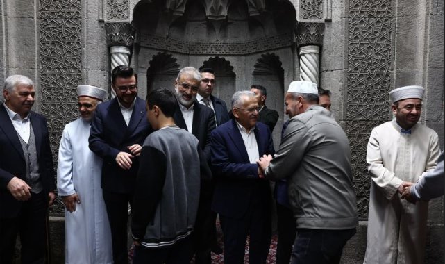 Başkan Büyükkılıç, vatandaşlarla bayramlaştı