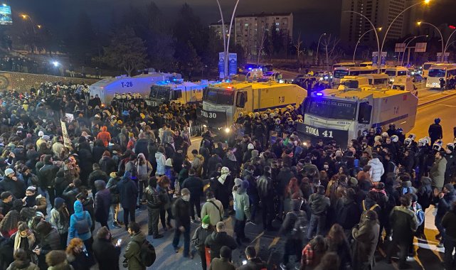 İmamoğlu'nun gözaltına alınması Ankara'da protesto edildi