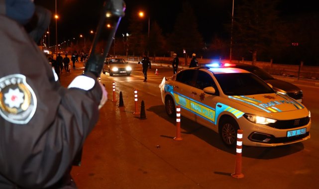 Karaman'da polis, 10 bin 620 adet kaçak cinsel içerikli hap ele geçirdi