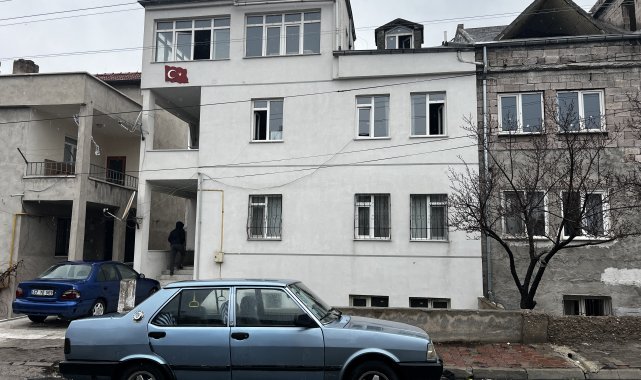 Kayseri'de 3 katlı binada yangın; 2 bebek dumandan etkilendi