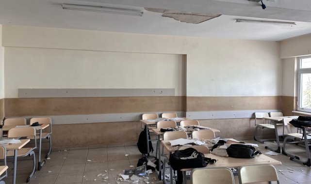 Tavan sıvası düşen sınıfta 4 öğrenci hafif yaralandı