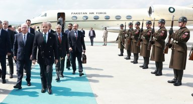 Bakan Güler, Pakistan Başbakanı Şerif'i karşıladı