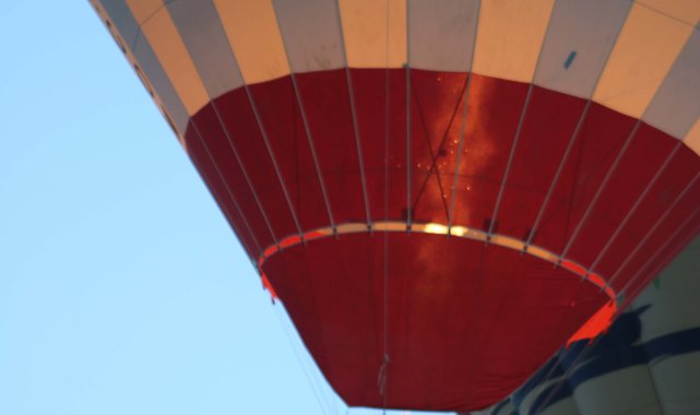 Kapadokya'da balonlar, Türk bayraklarıyla havalandı