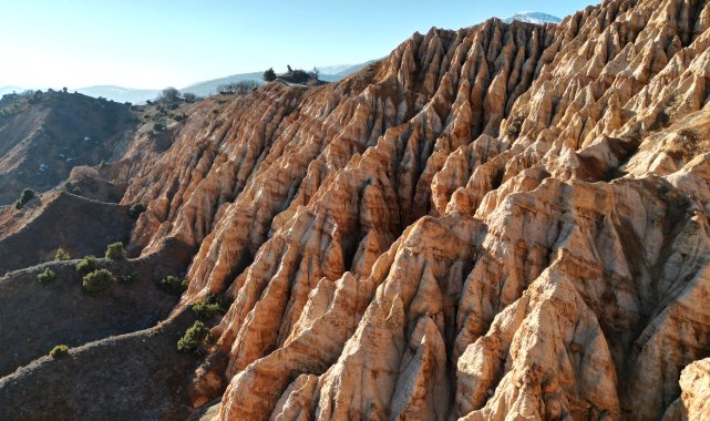 Milyonlarca yılda oluşan doğal sanat eseri; 'Şeytan Şehri Kayalıkları'