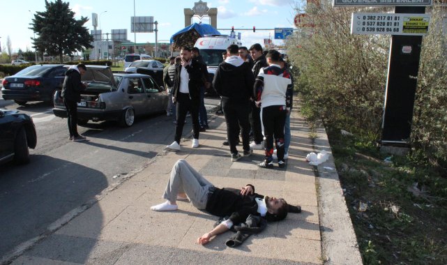 Otomobil, hafif ticari araca çarptı: 6 yaralı