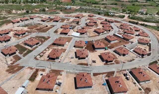 Adıyaman'ın Zey köyü kayalık zeminde yeniden kuruldu