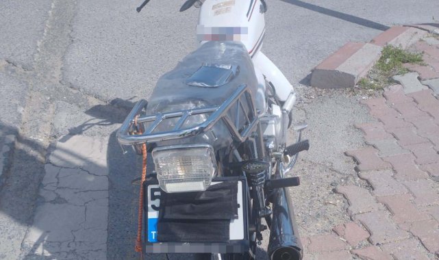Motosikletinin plakasını maske ile kapatan sürücüye 19 bin TL ceza