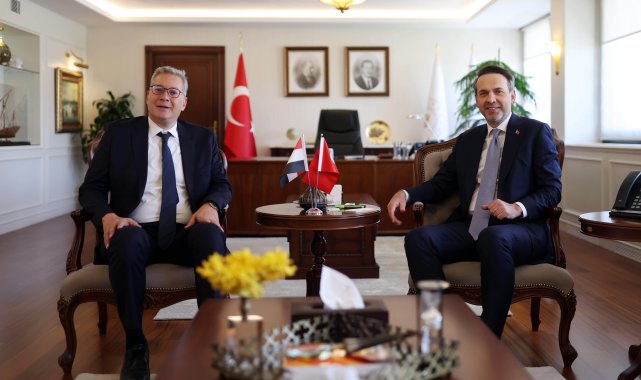 Türk FSRU'ya ilk yurt dışı görev