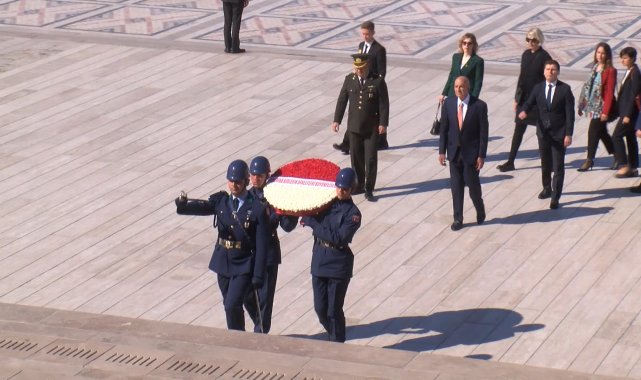 ABD Büyükelçisi Barrack'tan Anıtkabir'e ziyaret