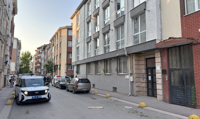 Evinde ölü bulundu