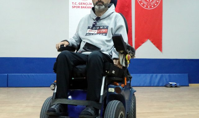 İnşaattan düşüp felç oldu, boccia ile hayata tutundu