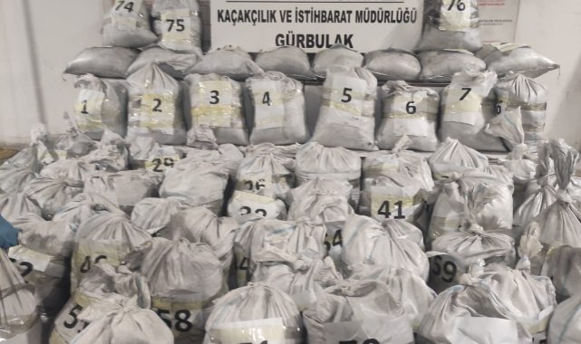 Kömüre emdirilmiş, 1 ton 870 kilogram metamfetamin ele geçirildi