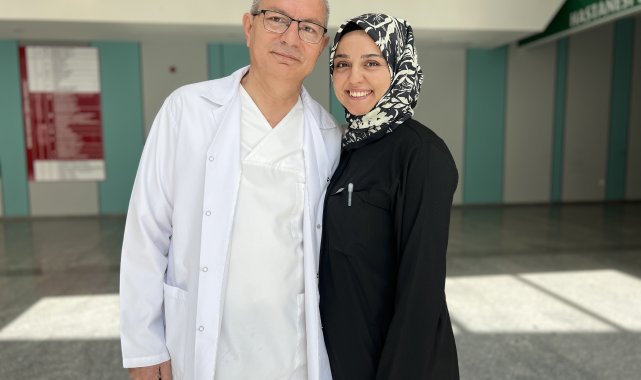 Laborant baba, hemşire kızıyla 4 yıldır aynı hastanede çalışıyor
