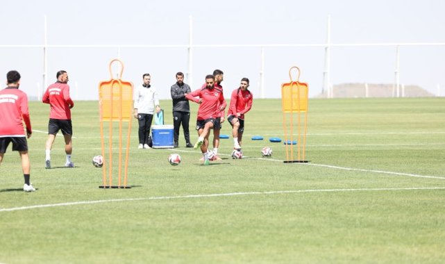 25 futbol takımı, yaz kampı için Erciyes'i tercih etti